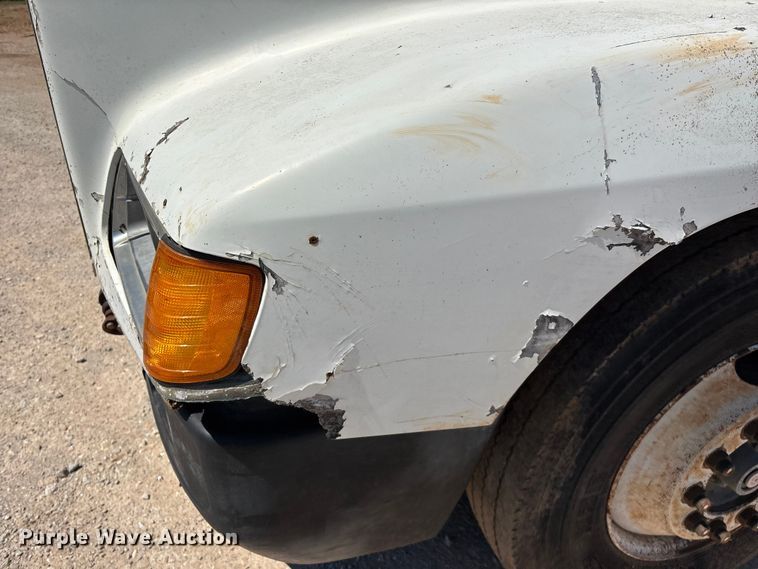 image for item FG0221 1993 Freightliner FLD truck cab and chassis