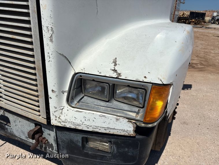image for item FG0221 1993 Freightliner FLD truck cab and chassis