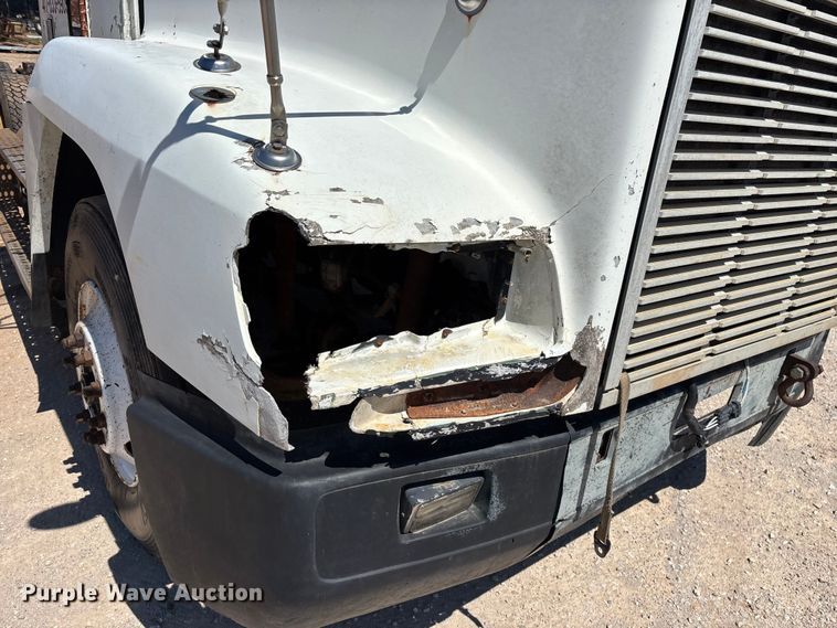 image for item FG0221 1993 Freightliner FLD truck cab and chassis