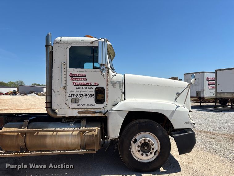 image for item FG0221 1993 Freightliner FLD truck cab and chassis