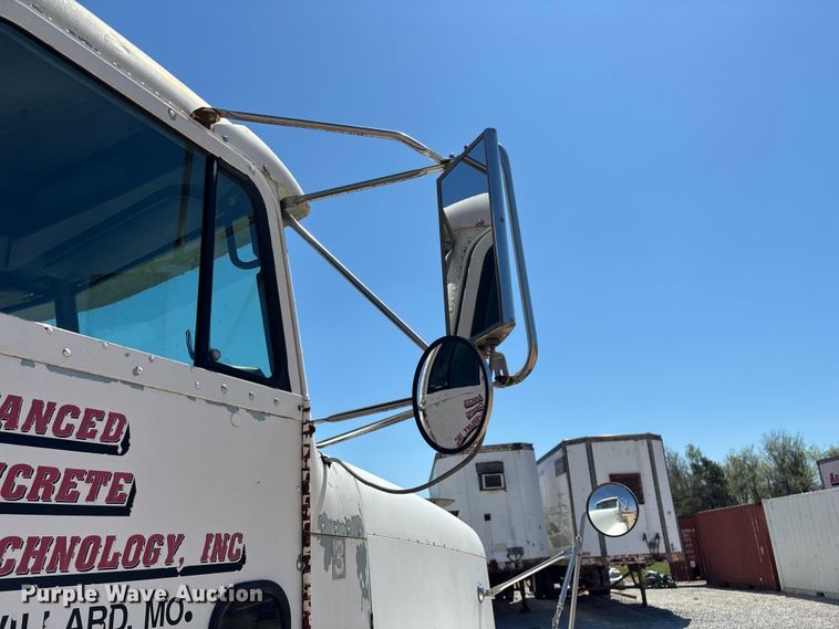 image for item FG0221 1993 Freightliner FLD truck cab and chassis