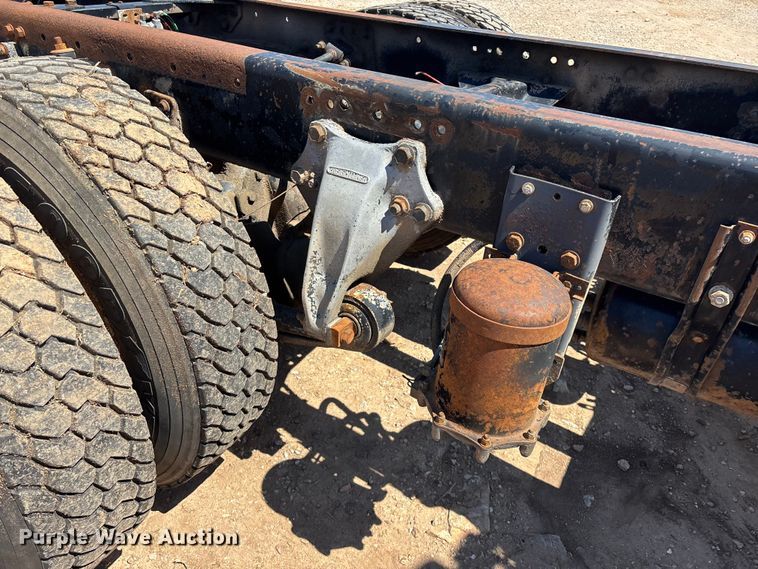 image for item FG0221 1993 Freightliner FLD truck cab and chassis