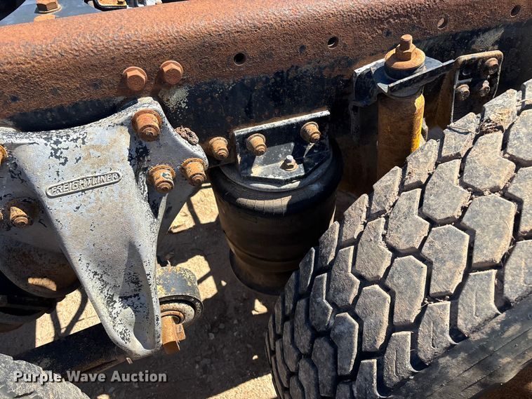 image for item FG0221 1993 Freightliner FLD truck cab and chassis