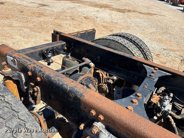 image for item FG0221 1993 Freightliner FLD truck cab and chassis