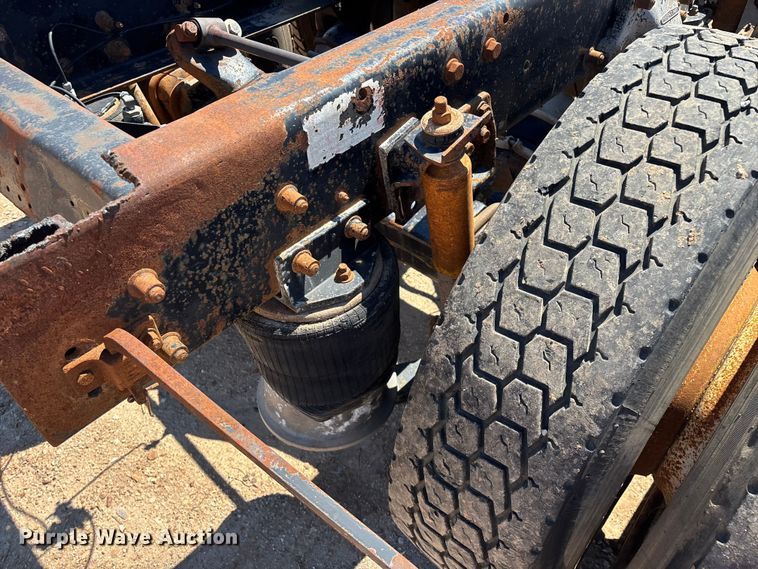 image for item FG0221 1993 Freightliner FLD truck cab and chassis