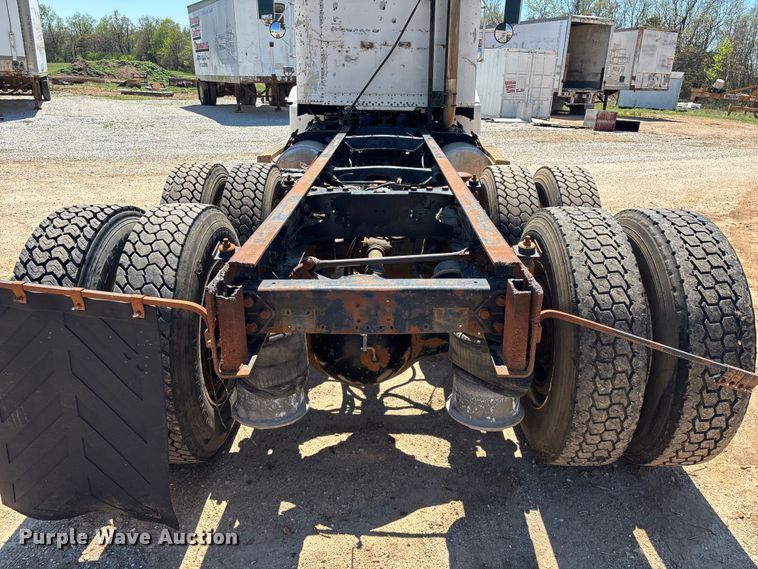 image for item FG0221 1993 Freightliner FLD truck cab and chassis