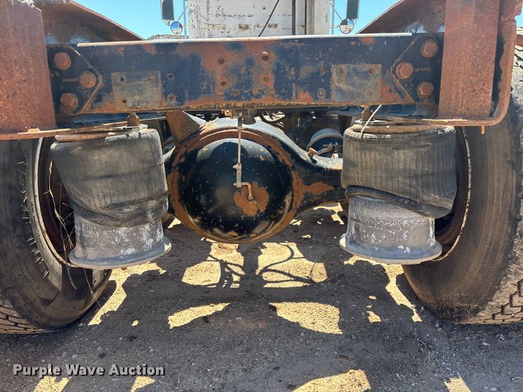 image for item FG0221 1993 Freightliner FLD truck cab and chassis