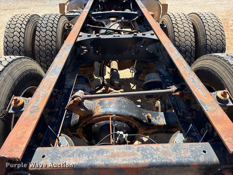 image for item FG0221 1993 Freightliner FLD truck cab and chassis