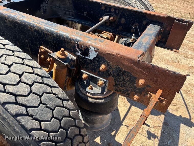 image for item FG0221 1993 Freightliner FLD truck cab and chassis