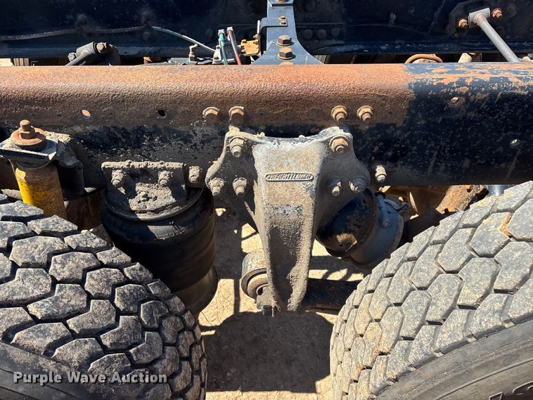 image for item FG0221 1993 Freightliner FLD truck cab and chassis