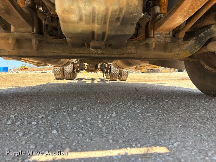 image for item FG0221 1993 Freightliner FLD truck cab and chassis