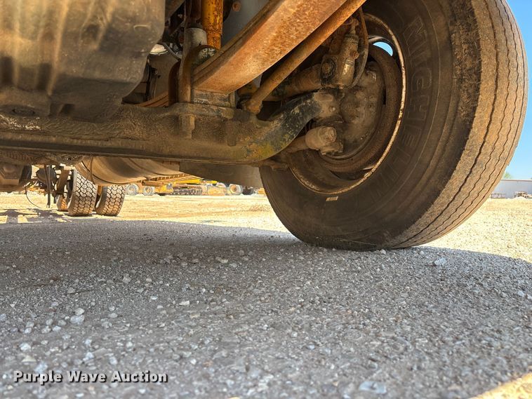 image for item FG0221 1993 Freightliner FLD truck cab and chassis