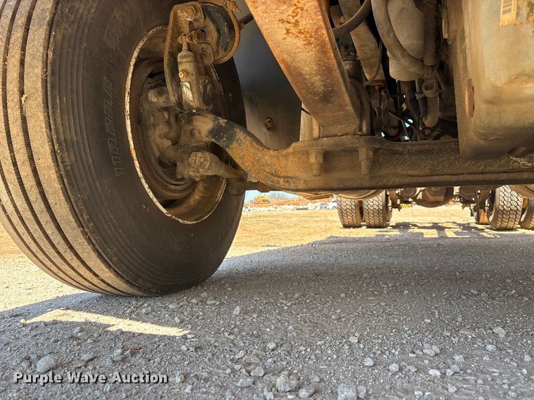 image for item FG0221 1993 Freightliner FLD truck cab and chassis