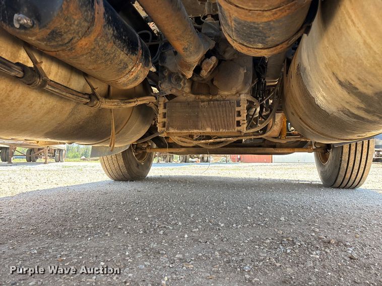 image for item FG0221 1993 Freightliner FLD truck cab and chassis