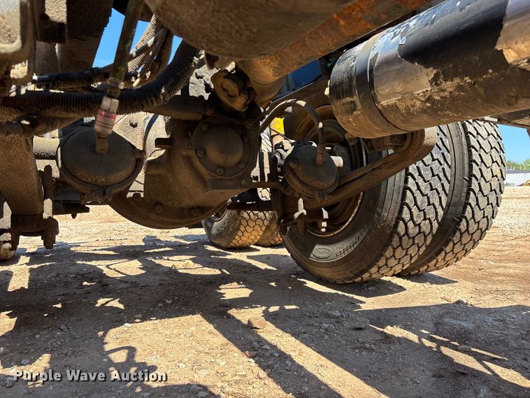 image for item FG0221 1993 Freightliner FLD truck cab and chassis