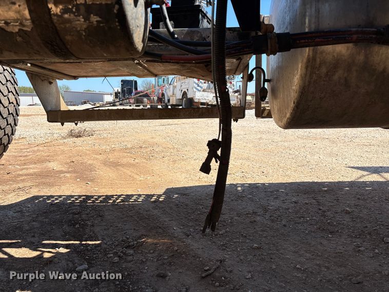 image for item FG0221 1993 Freightliner FLD truck cab and chassis