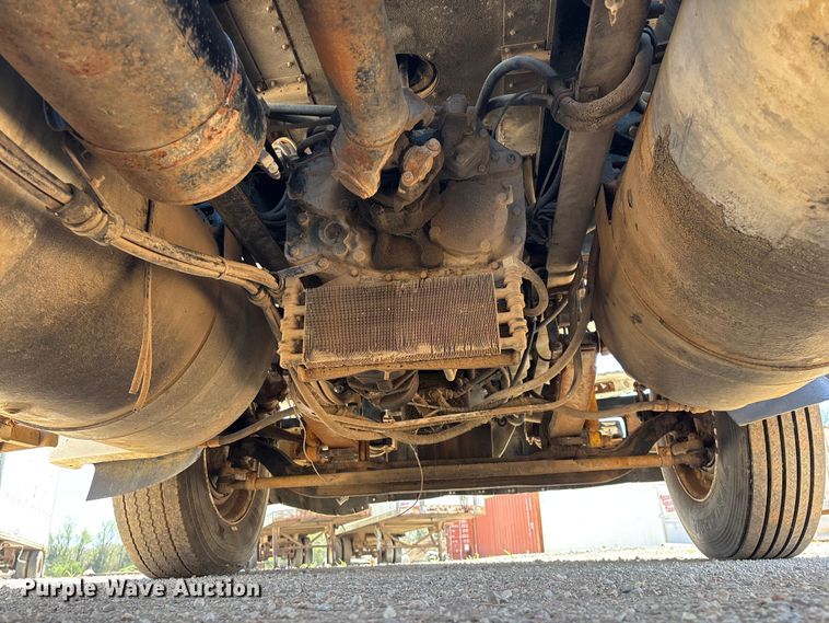 image for item FG0221 1993 Freightliner FLD truck cab and chassis