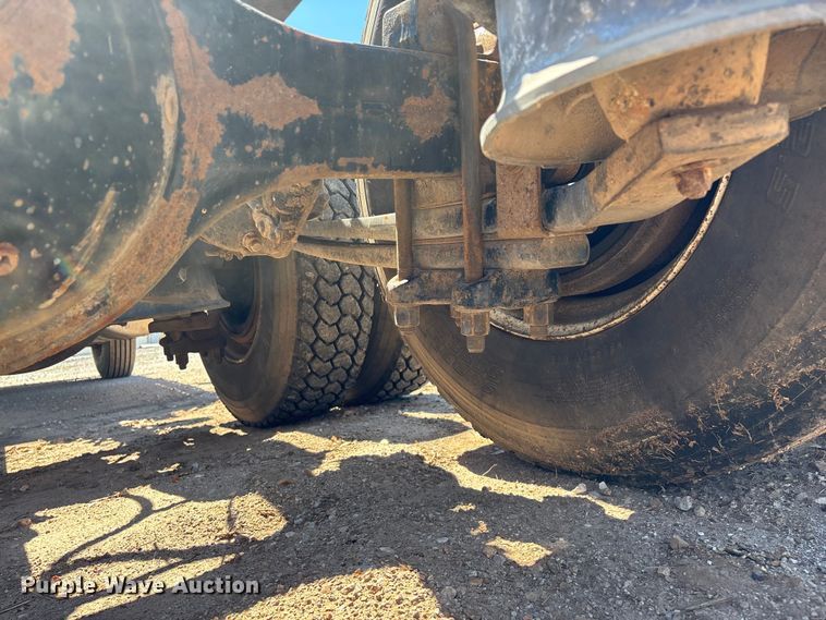 image for item FG0221 1993 Freightliner FLD truck cab and chassis