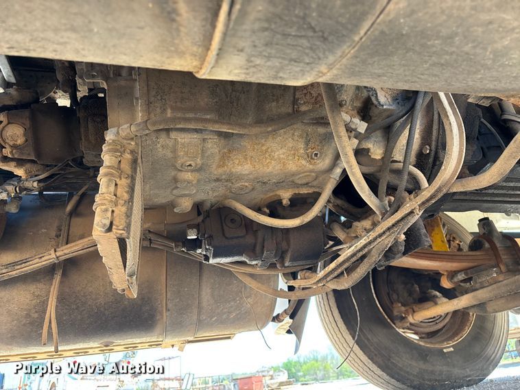 image for item FG0221 1993 Freightliner FLD truck cab and chassis