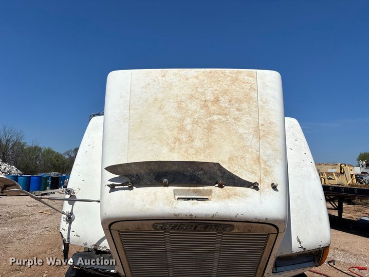 image for item FG0221 1993 Freightliner FLD truck cab and chassis