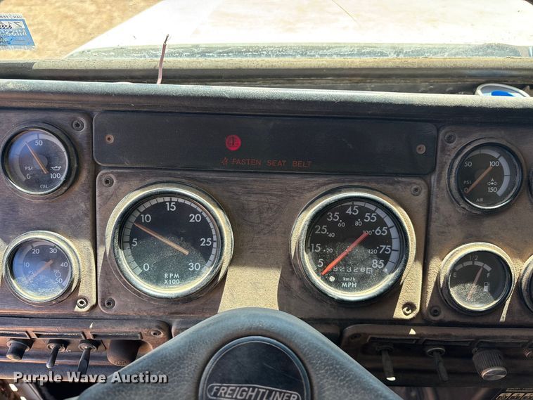 image for item FG0221 1993 Freightliner FLD truck cab and chassis