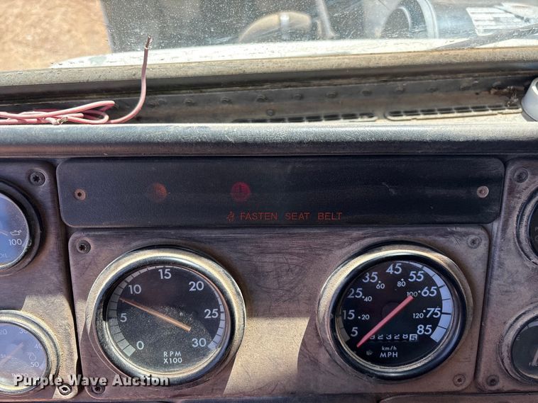 image for item FG0221 1993 Freightliner FLD truck cab and chassis