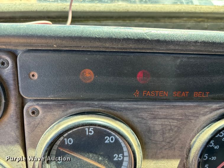 image for item FG0221 1993 Freightliner FLD truck cab and chassis