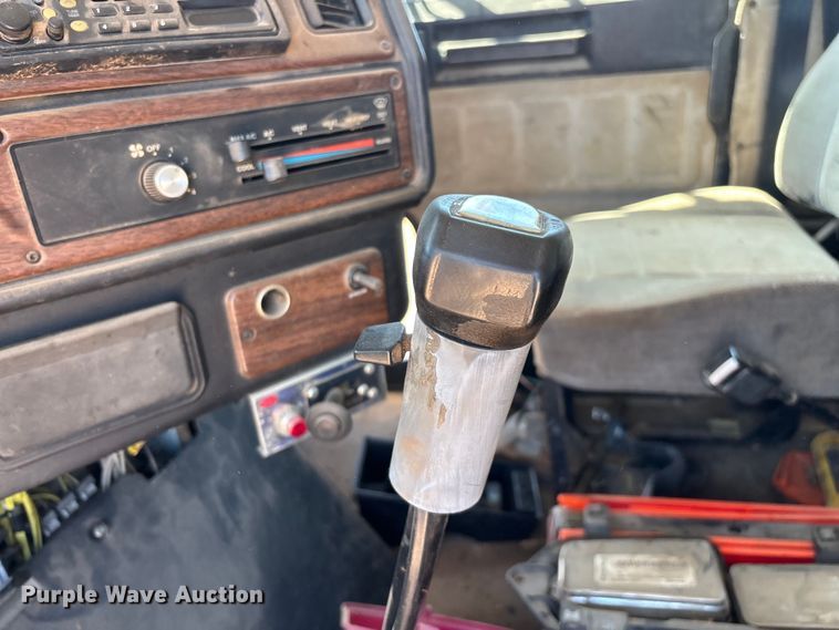 image for item FG0221 1993 Freightliner FLD truck cab and chassis