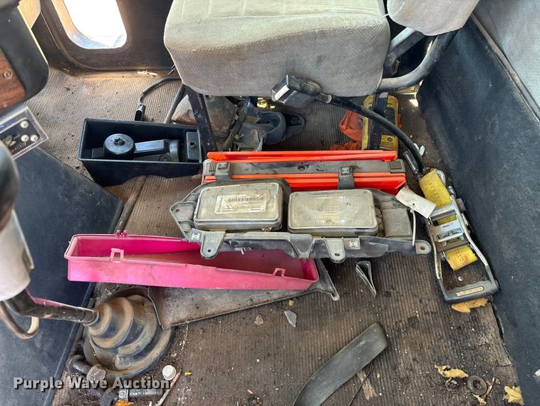 image for item FG0221 1993 Freightliner FLD truck cab and chassis