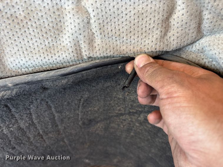 image for item FG0221 1993 Freightliner FLD truck cab and chassis