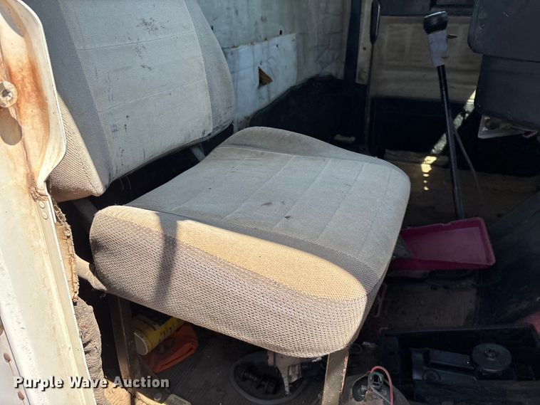 image for item FG0221 1993 Freightliner FLD truck cab and chassis