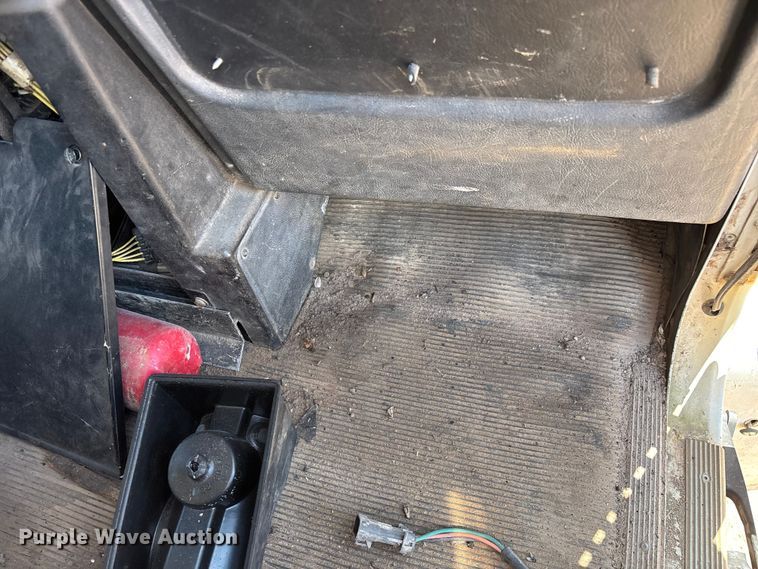 image for item FG0221 1993 Freightliner FLD truck cab and chassis