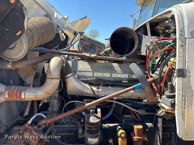 image for item FG0221 1993 Freightliner FLD truck cab and chassis