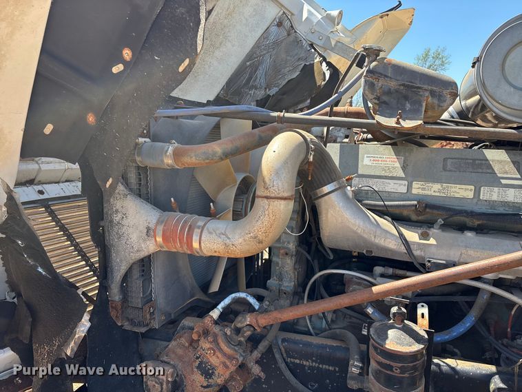 image for item FG0221 1993 Freightliner FLD truck cab and chassis