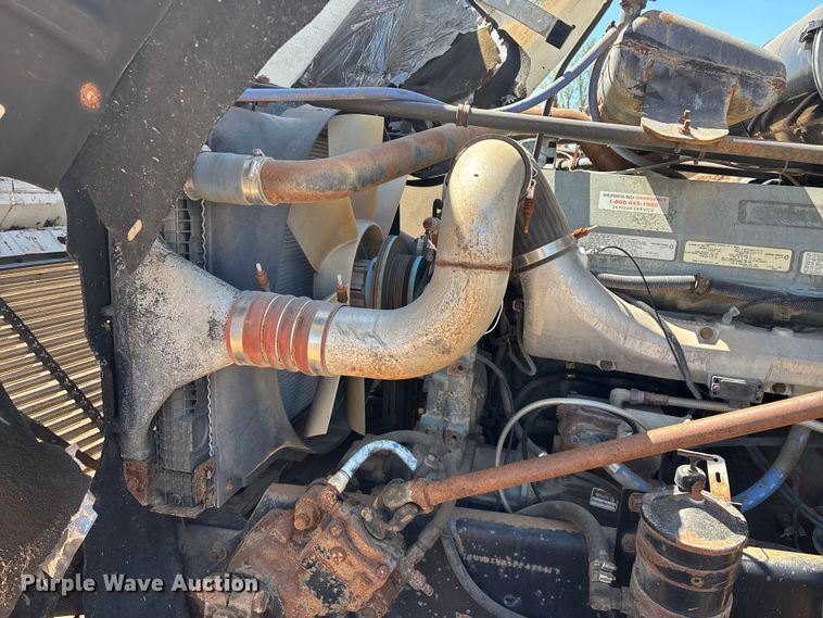 image for item FG0221 1993 Freightliner FLD truck cab and chassis