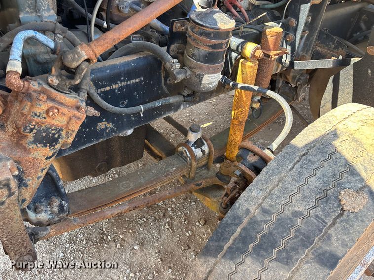 image for item FG0221 1993 Freightliner FLD truck cab and chassis