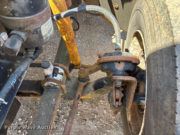 image for item FG0221 1993 Freightliner FLD truck cab and chassis