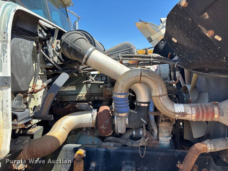 image for item FG0221 1993 Freightliner FLD truck cab and chassis