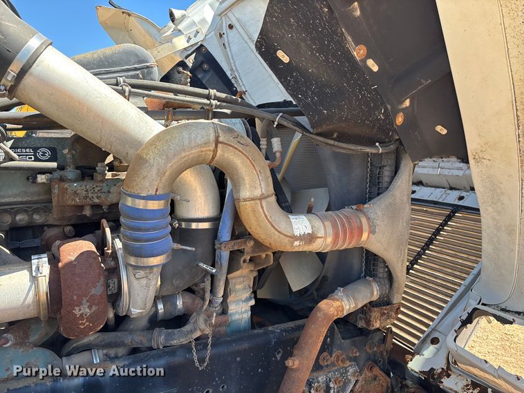 image for item FG0221 1993 Freightliner FLD truck cab and chassis