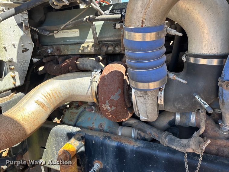 image for item FG0221 1993 Freightliner FLD truck cab and chassis