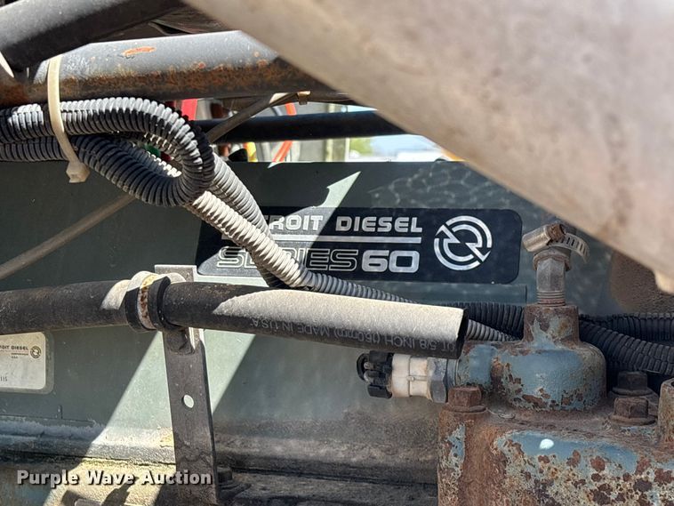 image for item FG0221 1993 Freightliner FLD truck cab and chassis