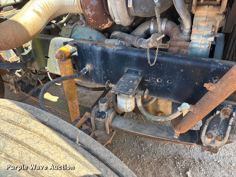 image for item FG0221 1993 Freightliner FLD truck cab and chassis