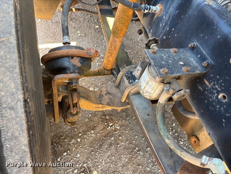 image for item FG0221 1993 Freightliner FLD truck cab and chassis