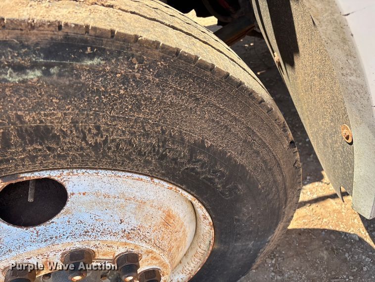 image for item FG0221 1993 Freightliner FLD truck cab and chassis