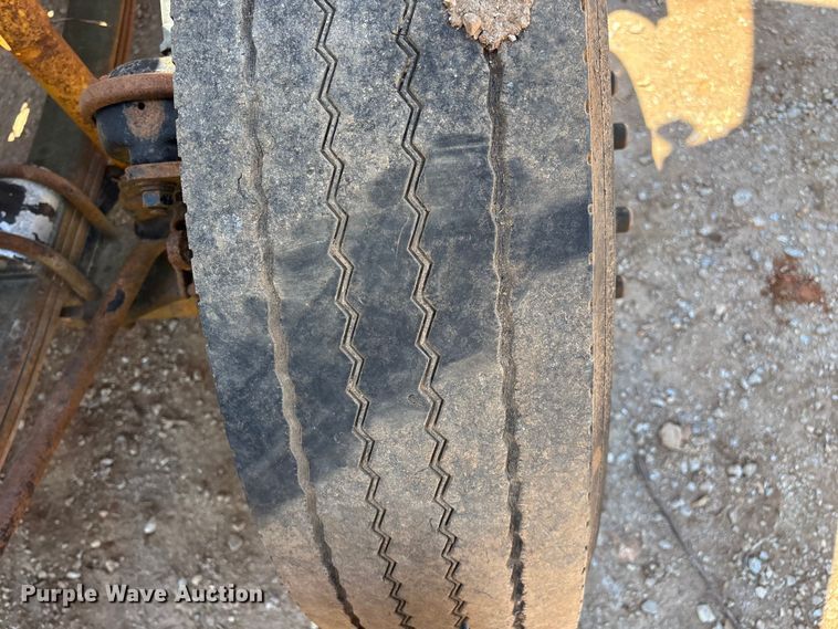 image for item FG0221 1993 Freightliner FLD truck cab and chassis