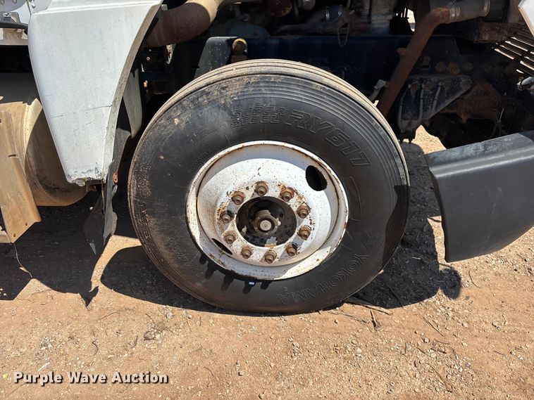 image for item FG0221 1993 Freightliner FLD truck cab and chassis