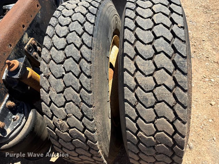 image for item FG0221 1993 Freightliner FLD truck cab and chassis