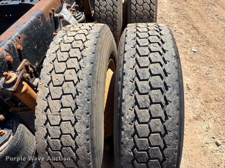 image for item FG0221 1993 Freightliner FLD truck cab and chassis