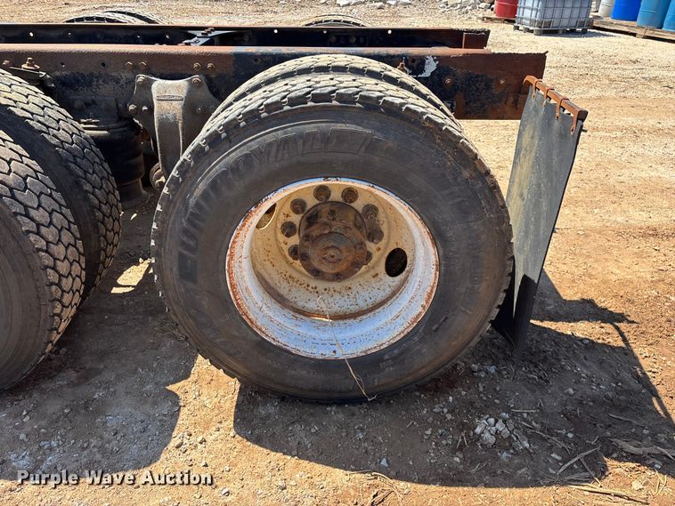 image for item FG0221 1993 Freightliner FLD truck cab and chassis