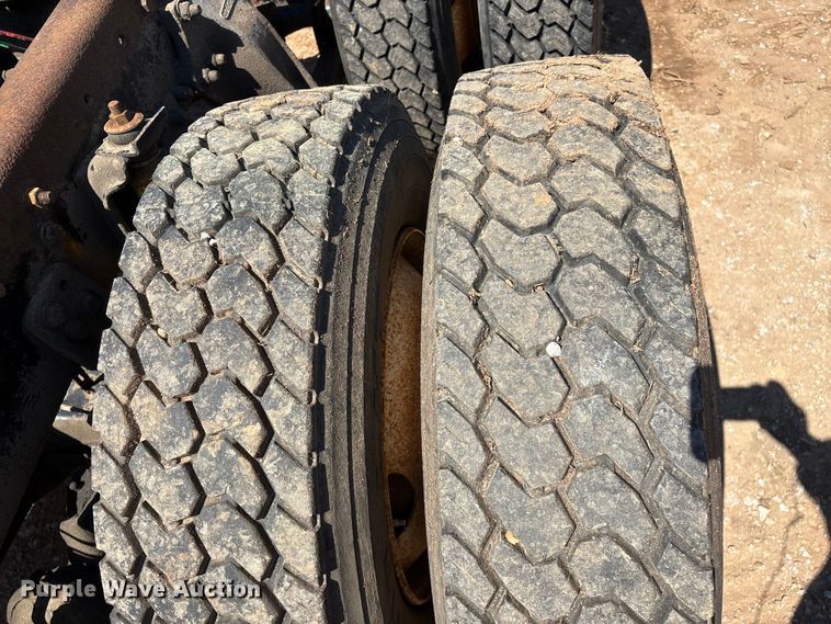 image for item FG0221 1993 Freightliner FLD truck cab and chassis